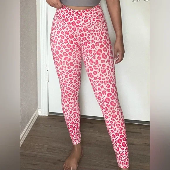 Fabletics XS pink cheetah print high waisted leggings - Picture 2 of 4